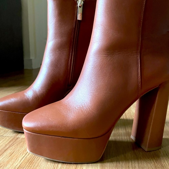 Gianni Bini taupe brown tan platform heeled boot bootie shoe - Picture 3 of 4